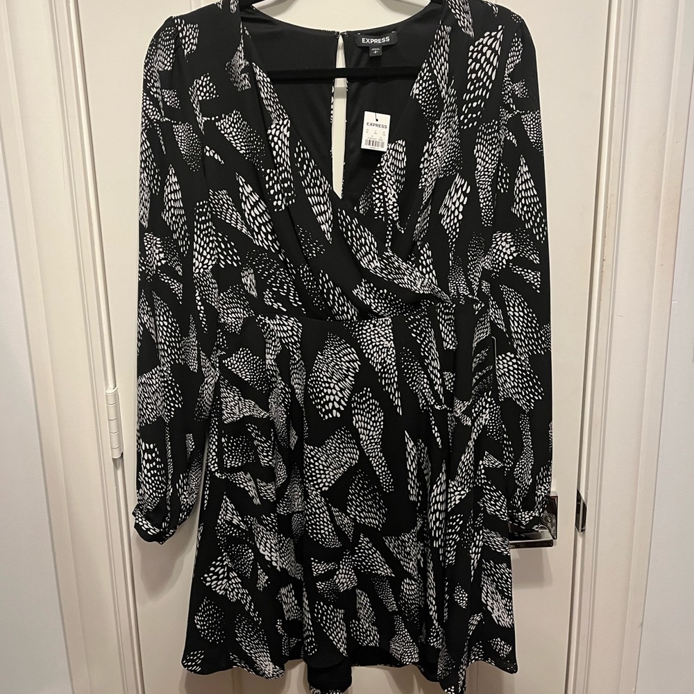 Black and white Long sleeve dress - s NWT